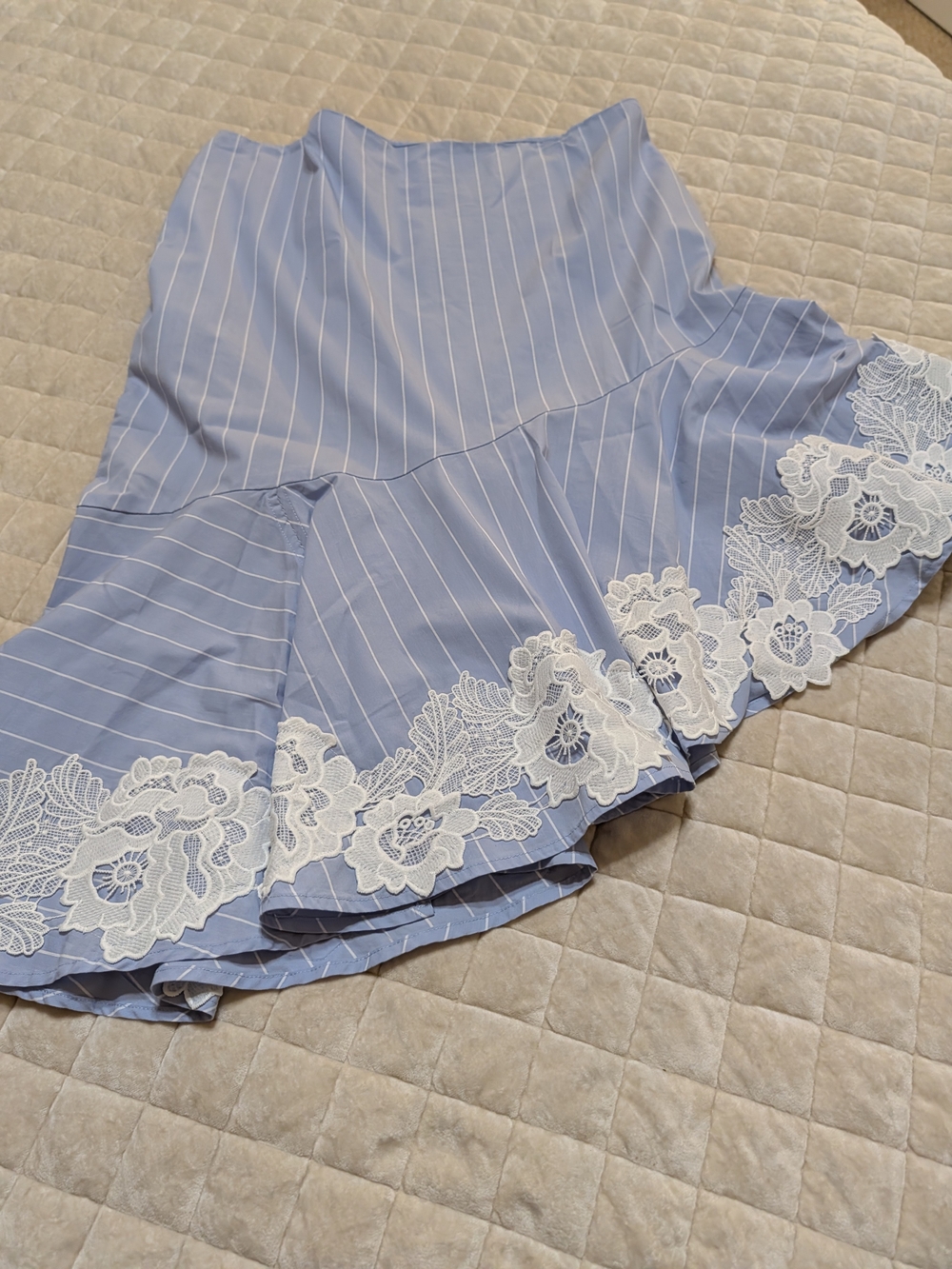 Source Unknown Blue Pinstripe A-Line Skirt with White Lace Hem